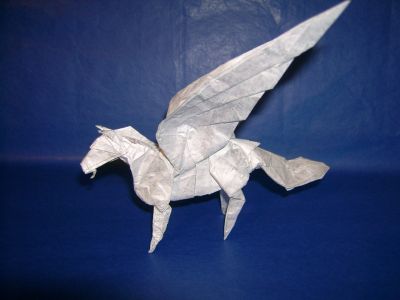 Pegasus de Dong Viet Thien
Papier sandwich blanc/alu/blanc.
