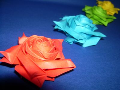 Rose de Naomiki x4
Papier tant (je crois).
