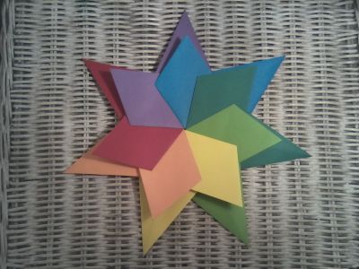 Star d' Enrica Dray.
Modules de 20cm en papier origami Clairefontaine 80g/m².
