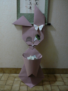 Lapin porte-bonobn  (Z.Kricskovics) + papillon (R.Donachie)
 En 2 carrés 80x80 à l'occasion de Pâques aidée par ma fille.
