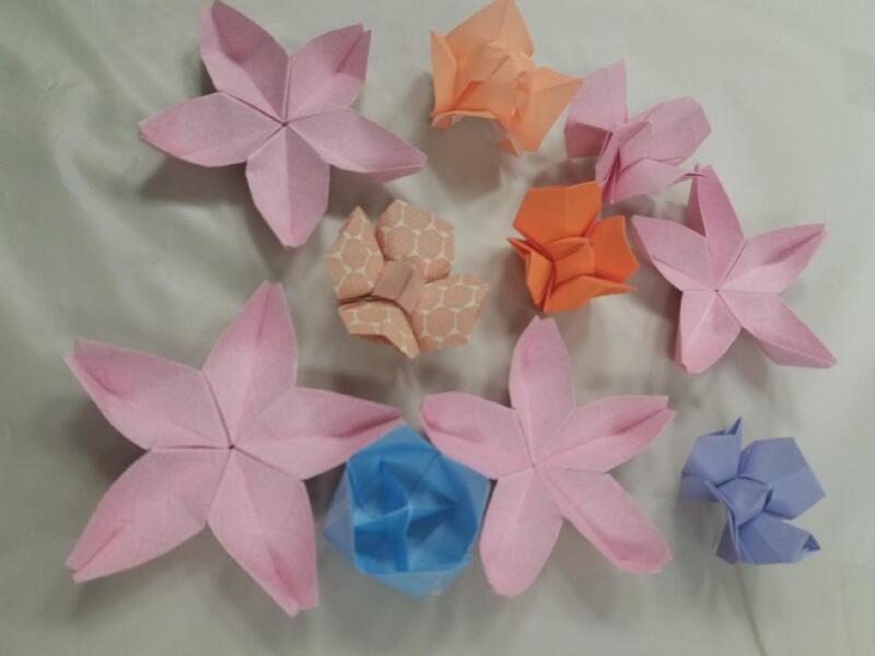 Avec la fleur de cerisier modulaire de Toshikazu Kawasaki
