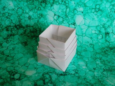 Boîtes gigognes et papier "paint bubbles" de Claudine Pisasale
