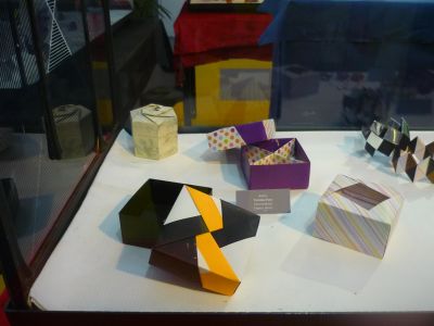 Bijoux et boîtes pliés par Inès Héricourt
