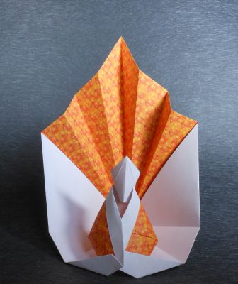 Bouddha de papier sur la base du renard de Quyet Hoang
