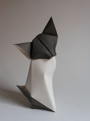 Chat assis, plié avec une feuille de papier Arches 185 g
