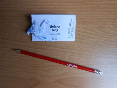 Badge et crayon offerts
