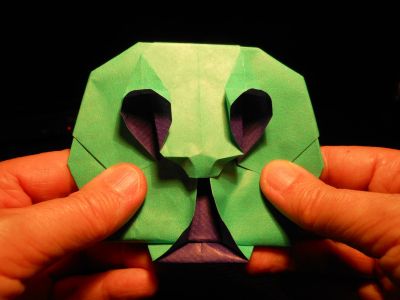 Grincheux
Masque à deux positions A
