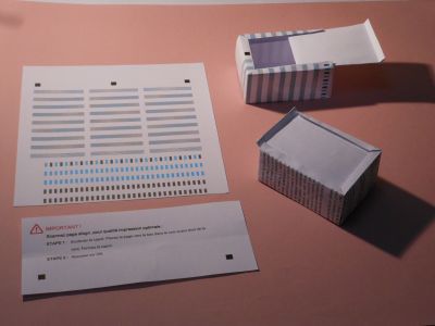Boîte à glissière
Pliage pour récupérer les photocopies mises au rebut : on retire le carré de la feuille A4 pour faire la boîte et la chute sert à faire le couvercle.
Mots-clés: boîte A4