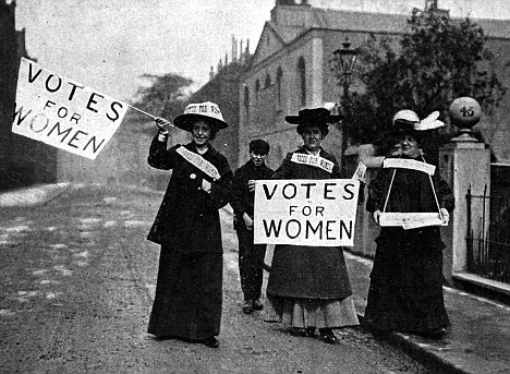 Suffragettes, documentation
Mandatory Credit: Photo by Roger-Viollet / Rex Features (437381ae)
 Suffragettes demonstrating for the vote for women - 1906
 VARIOUS, LONDON, BRITAIN
Mots-clés: VARIOUS LONDON BRITAIN SUFFRAGETTES DEMONSTRATING FOR VOTE WOMEN 1906 HISTORICAL Stock Not-Personality Historical 2133064