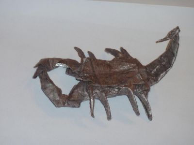 Scorpion de Robert J Lang (Origami insects and their kin)
Simple sandwich (Alu + papier de riz) 40 cm
