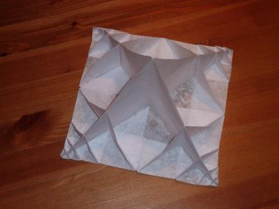 Pyramide de Jun Maekawa (Genuine Origami)
Double soie + MC (50cm)
