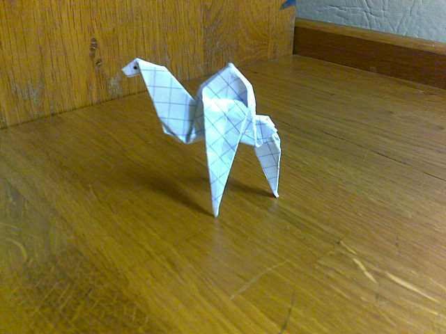 Chameau
Diagramme provenant du site origami club.
Plié dans une feuille blanche petit carreau de 10*10 cm.
