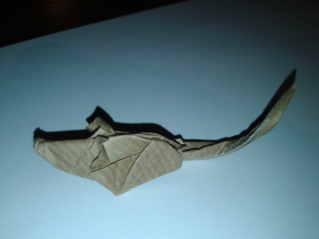 Souris de Rikki Donachie
Petite souris de Rikki Donachie plié dans un carré de 10x10cm de papier kraft (Diagramme de 28 étapes).
