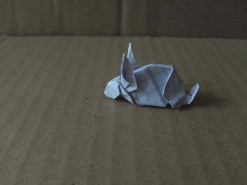 Lapin de Akira yoshizawa
Diagramme dans le livre Origami:Living Nature
Fait dans un papier petit carreau de 7x7cm
