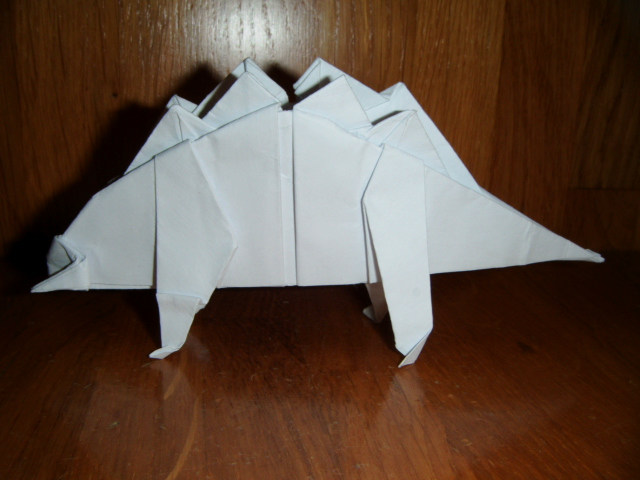 Bébé Stégosaurus
Bébé Stégosaurus modifier au niveau de la tête diagramme de Fernando Gilgado Gomez.
