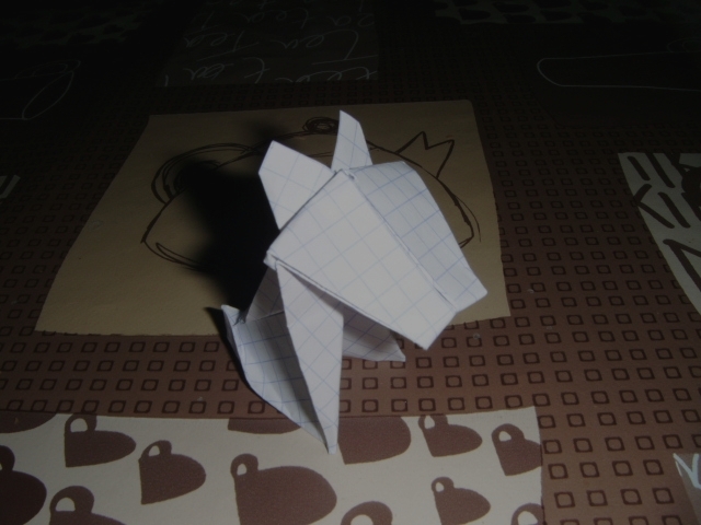 Un Chien
Voici le diagramme : http://imageshack.us/photo/my-images/85/49859572.jpg/.Fait dans une base rectangle de 13x15cm.
