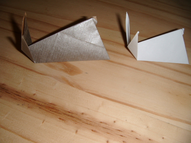 lapin
Lapin diagramme simple pliée grâce au livre de a.azzita créez des origami la magie du pliage plié dans un carrée de papier d'mprimante banc de 7x7cm et dans un papier kraft carrée de 10x10cm.
