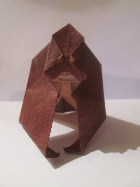 Un Gorille
Un Gorille plié dans un carré de 10x10 cm de papier kraft
Diagramme gorilla de Giang Truong Dinh 
