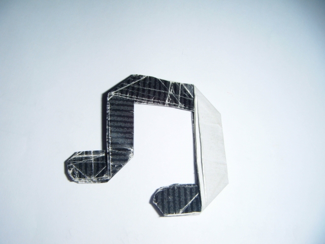 Note de musique
Diagramme "Dollar bill eight notes" de A.A Fehl.
Plier dans un rectangle de 9x15cm de papier cadeaux.
