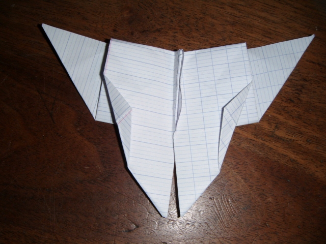 Papillon
Diagramme du livre "origami" de Linda Barker.
Plié dans un carrée feuille grand carreau de 17x17cm
