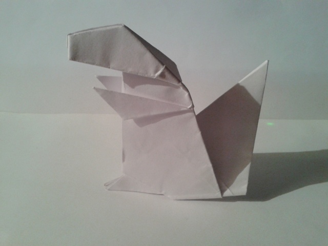 Un écureuil
Un écureuil diagramme de 14 étapes sur le site origami club plié dans un carré de 21x21cm de feuille d'imprimante.
