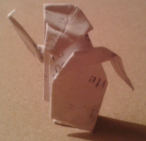 Un Singe
Singe diagramme de 13 étapes dans le livre "origami plus de 20 pliages" de Sophie Glasser et Marie François.Plié dans un carré de 7,9x7,9 cm de papier ticket de caisse de supermarché.
