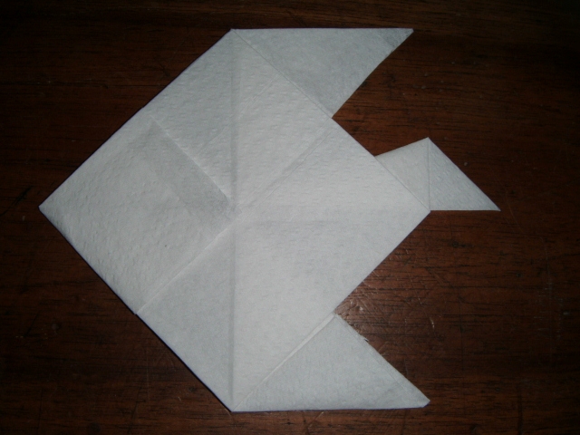 Poisson simple
Poisson réalisé dans une serviette en papier carré de 15x15cm.

