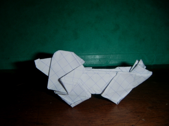 Teckel de Mike Bright
Diagramme de 3 pages de Mike Bright.
Pliée dans un papier petit carreaux carré de 10x10cm.
