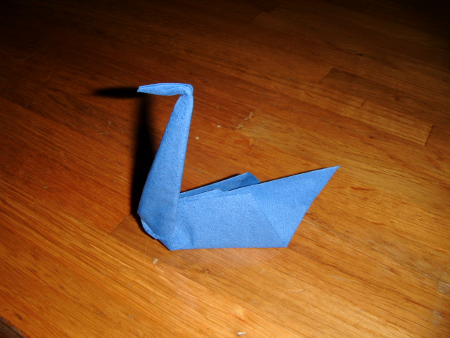 Un Cygne
Plié dans un carrée de serviette en papier de 16*16cm
