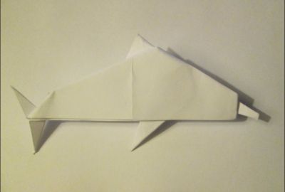 Un Dauphin
Un Dauphin pliée dans un carré de 15x15cm de papier d'imprimante diagramme de 21 étapes sur le site origami-instructions.com

