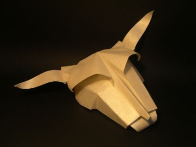 Cow' s Skull
De Roman DIAZ. Carré soie métallisé 30 cm. Plié en août 2011.
