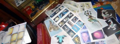 .. Vue d'atelier n°03254021 .. ;-)
.. traces photos papier retrouvées .. . 
- "Gecko and Fly on a Wall" - Herman van Goubergen
- "Mammut" - Satoshi KAMIYA
- "Frog tree" (as in "Origami Design Secrets"); "HermitCrab" (CP from the website); "ScorpionII++" ("InsectsII") - Robert J.LANG
- "Tête de Lion" - Nicolas TERRY
- "God Of Thunder" (from CP in Tanteidan magazine) - Hojyio TAKASHI 
...
 (à part le "GodOfThunder" non-peint, tout est parti.. KâDôS! ;-])*

