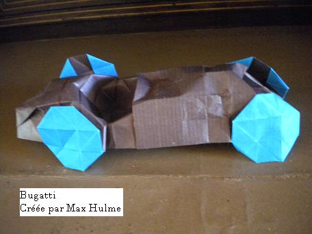 Bugatti de Max Hulme
Pliée dans du kraft bicolore de 45X22,5cm.
Mots-clés: Bugatti Max Hulme