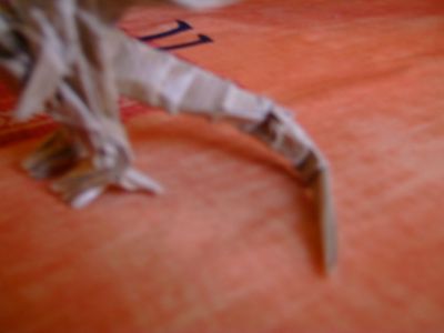 bahamut de satoshi kamiya
plier dans du papier kraft, un peu épais pour le modelage des pattes, mais idéal pour le reste.
