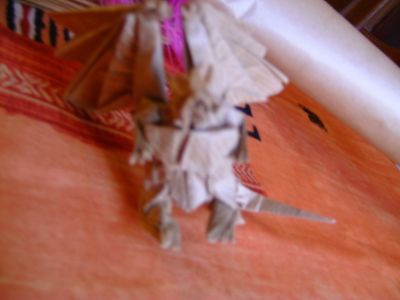 bahamut de satoshi kamiya
plier dans du papier kraft, un peu épais pour le modelage des pattes, mais idéal pour le reste.

