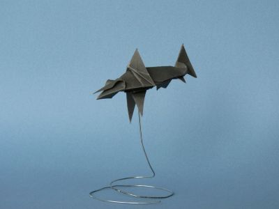 Ichthyosaure de Fernando Gilgado Gomez 01
Modèle très sympa, mais je ne le replierai plus en kami, car il y a une forte tension à la base de la nageoire dorsale que l'on ne peut pas vraiment éviter et le papier s'est déchiré :-/
Mots-clés: Ichthyosaure Fernando Gilgado Gomez