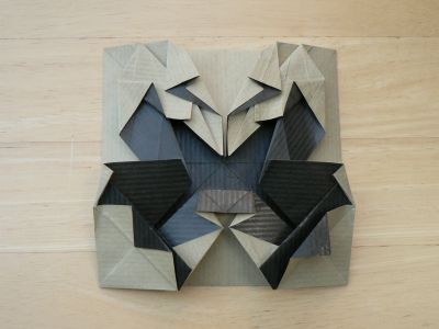 Masque de tigre en 2D
Pour le challenge de création 2D de décembre 2013. Plié d'après la base du crabe de Nguyen Hung Cuong.

