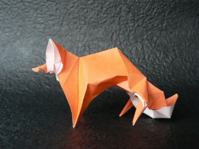 renard
Ca devait être un renard, selon le modèle d'Hideo Komatsu XD J'ai réussi les plis du cp, mais pas la séquence de plis :p
Du coup, j'ai changé sa tête...

