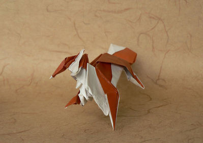 Renard de Hoang Tien Quyet 1
Le fameux renard, proposé en janvier 2013 en challenge de pliage, plié d'après le diagramme-photo. Je l'ai trouvé assez délicat à plier et bien sûr, le kami est inadapté (j'ai déchiré à plusieurs reprises le poitrail).
Mots-clés: renard fox Hoang Tien Quyet