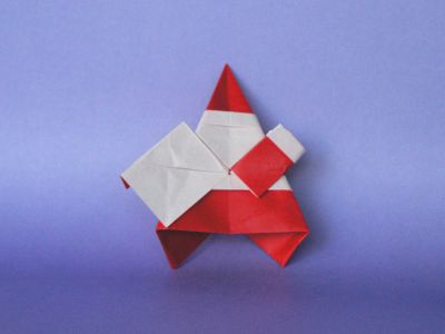 The Dancing Santa de Tsutomu Nakai 01
kami 15x15cm. très facile et personnalisable à souhait. l'auteur propose même un alphabet à partir de ce modèle, rien qu'en modifiant la position des membres.
Mots-clés: père noël Santa tsutomu nakai