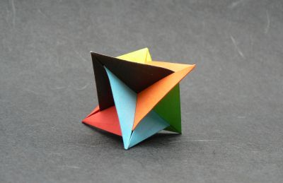 XYZ - Rombi de Francesco Mancini
J'ai galéré pour l'assemblage O_O"
Mots-clés: Mancini XYZ rombi