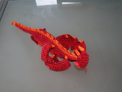 dragon 3D
trouvé sur yout... (par Girnelis, je sais pas son vrai nom), j'ai changé les couleurs, je préfère le rouge au bleu. Mais le montage est celui présenté sur yout...
