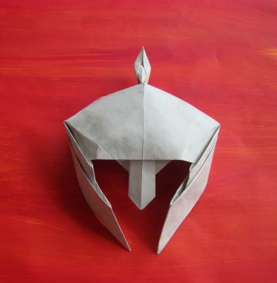 Casque, d'Alexander Kurth
Papier marbre, 25x25cm
