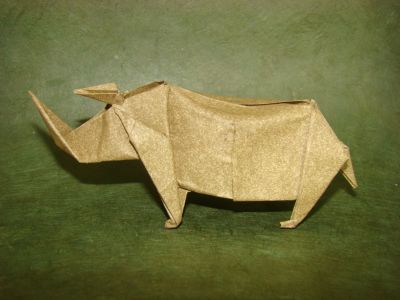 Rhinocéros, de Fumuiaki Kawahata
Papier peau d'éléphant 20x20 cm.
Mots-clés: rhinoceros Kawahata