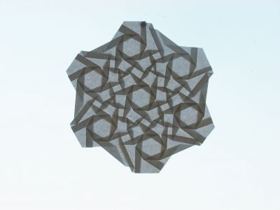 3.4.6.4 Distorda, d'Alessandra Beber
Kraft blanc, 30x30 
