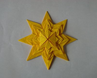 Fractale, Roman Diaz
Papier tant, 35x35 cm
