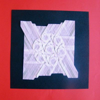 Open back hexagone twist
kraft, 25x25 cm
