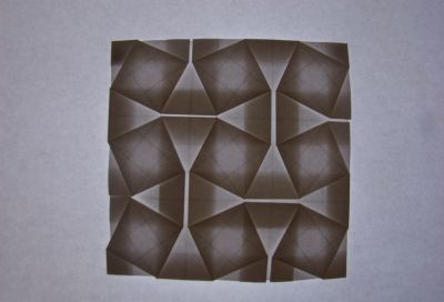 Square Wave, E. Gjerde. 
Papier tant 15x15 cm
