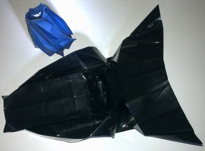 batman et batmobile
Batman a retrouvé sa voiture qui lui avait été enlevée pour stationnement gênant. (cf. les photos de google image)
