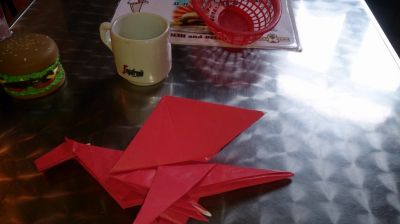 Pegasus de Satoshi Kamiya  en court de réalisation
Reprise du pliage le lendemain pour quelque minutes avec un bon café !
Mots-clés: Pegasus de Satoshi Kamiya en court de réalisation
